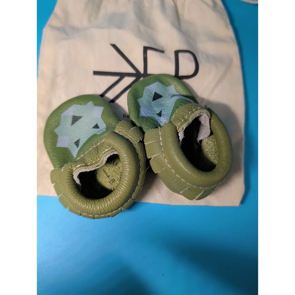 Freshly Picked‎ Wolf Leather Moccasins Baby Size 1 Green